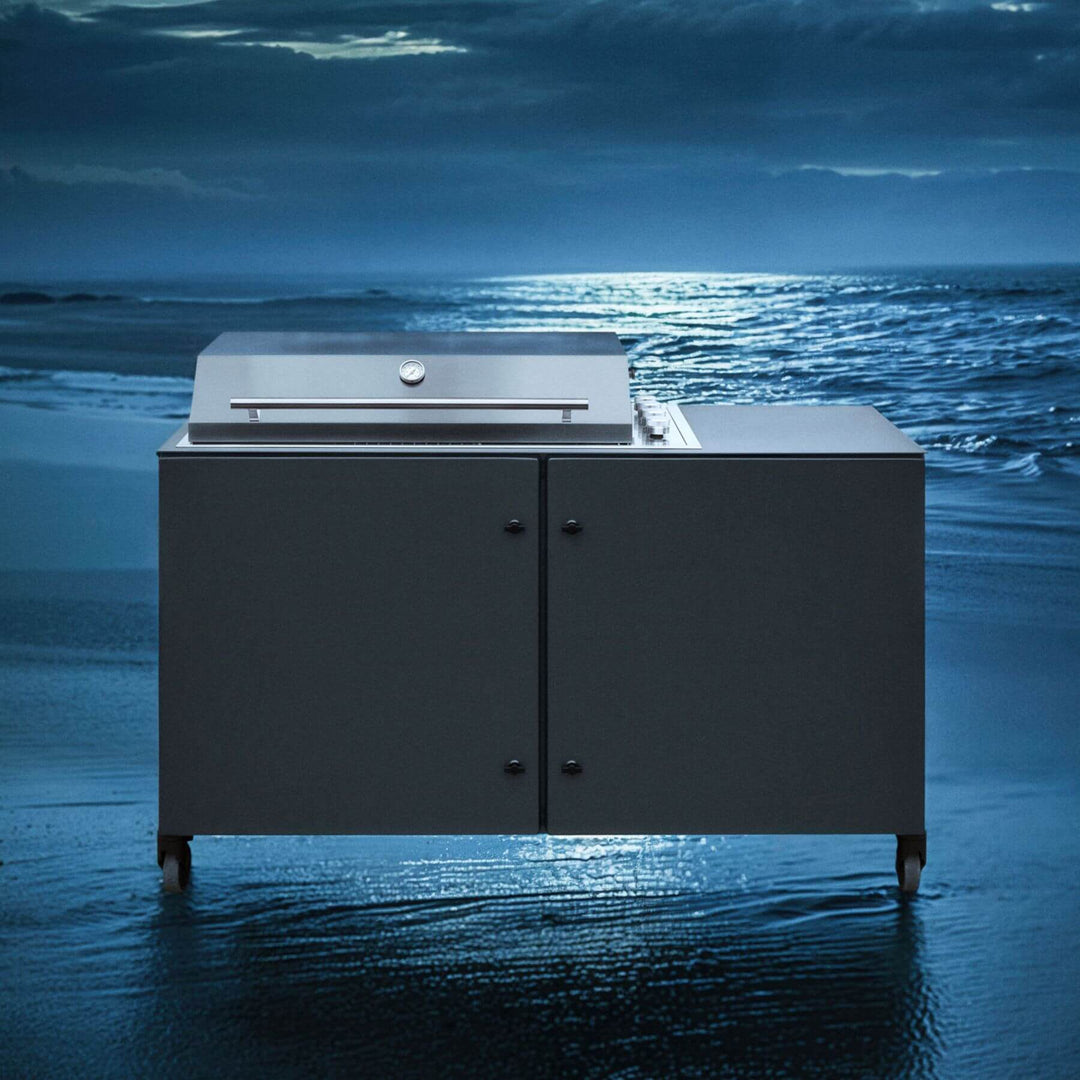 Culnaro Modern Grill i Midnight Black – eksklusiv gasgrill med italiensk teknologi og stilrent dansk design, perfekt til udendørs madlavning året rundt.